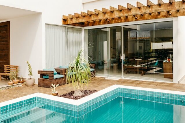 What to Look for When Purchasing Pool Furniture